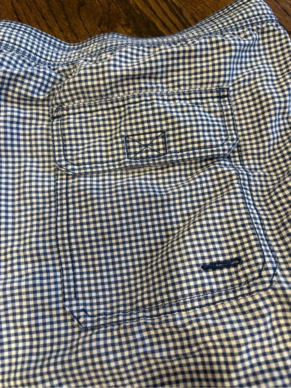 Vineyard Vines men’s swim trunks embroidered whales size LaRGE
